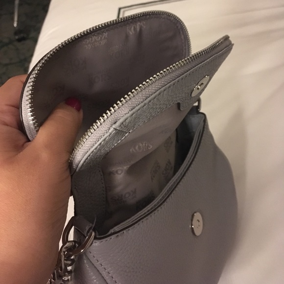 Michael Kors small Bedford crossbody in Gray - Picture 6 of 11